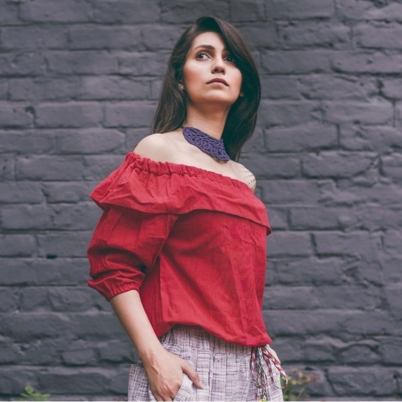 Mersmora Off The‎ Shoulder Red Linen Blend Lagenlook Ruffled Blouse- Size Small - Picture 1 of 5